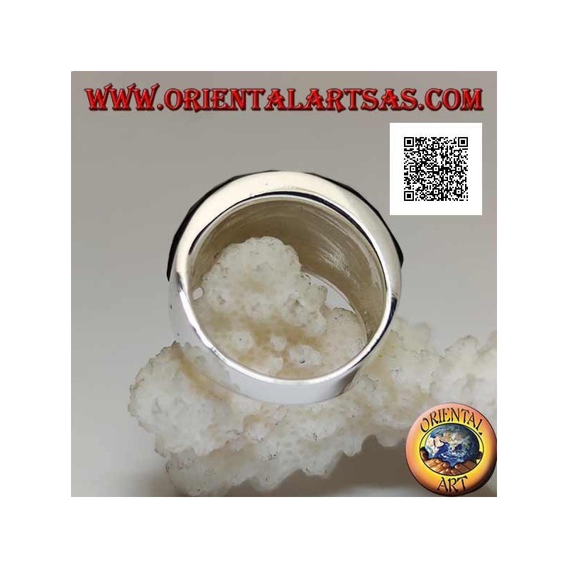 Anillo de plata con ónix curvado facetado rectangular redondeado en engaste liso