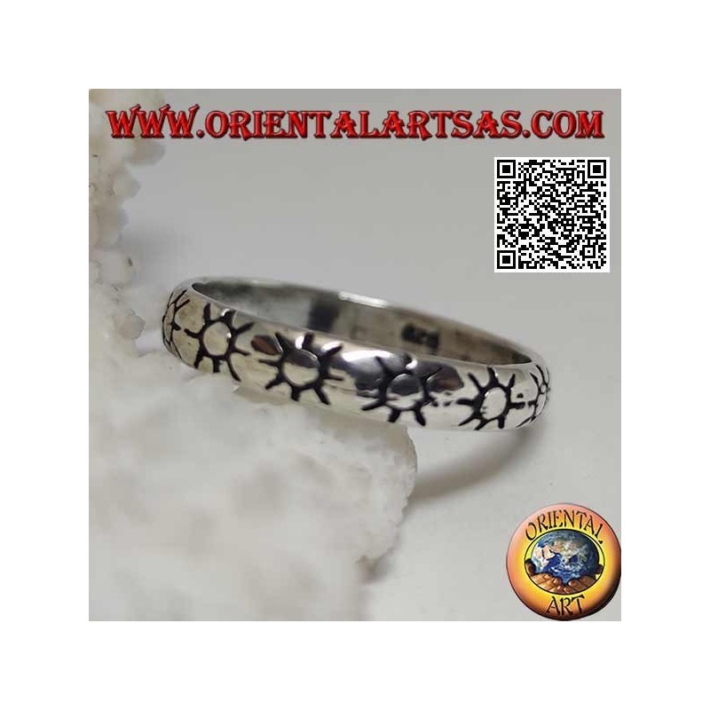 Slightly rounded silver ring with engraved suns
