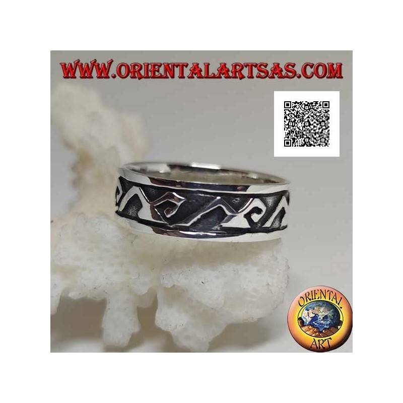Anillo de plata con símbolos de Arquímedes en bajorrelieve