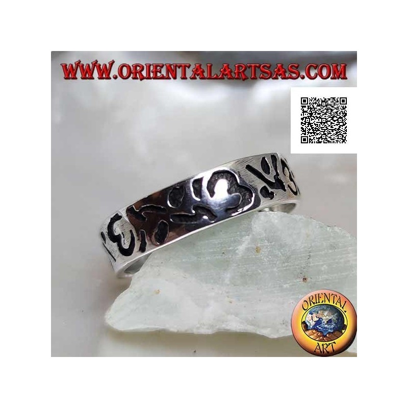 Bague en argent avec Om (mantra tibétain) et décorations florales gravées