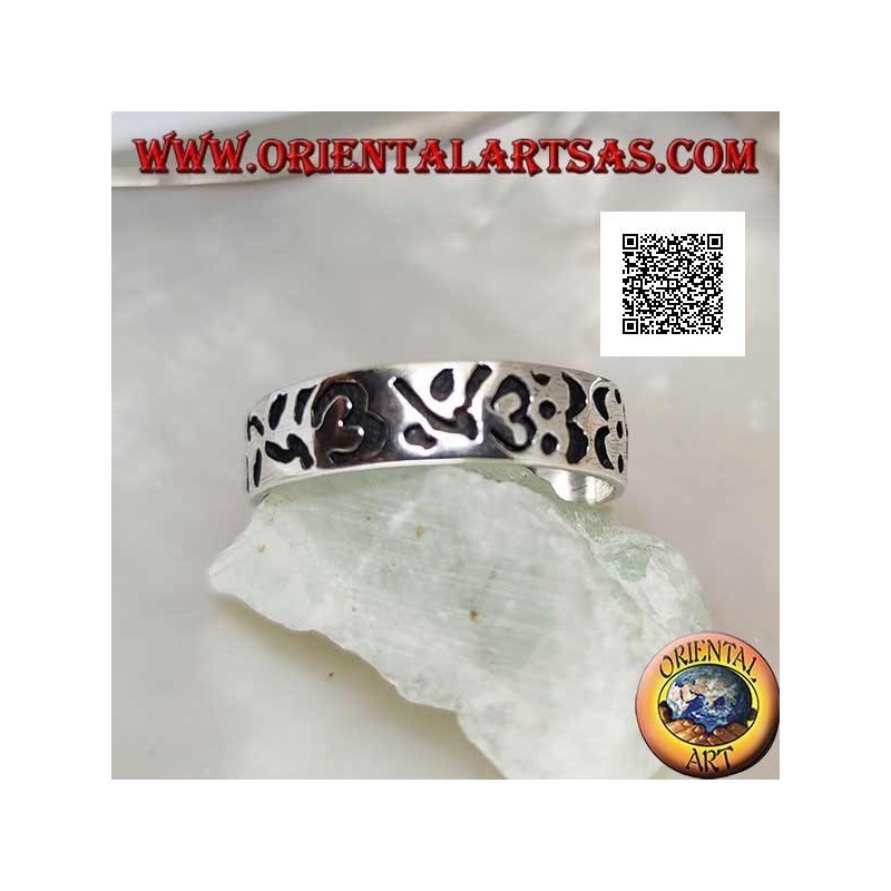 Anello in argento a fedina con Om (mantra tibetano) e decorazioni floreali incisi