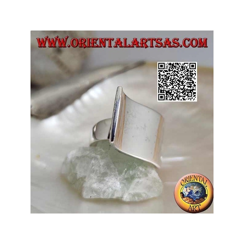 Silver band ring with wavy draped joint