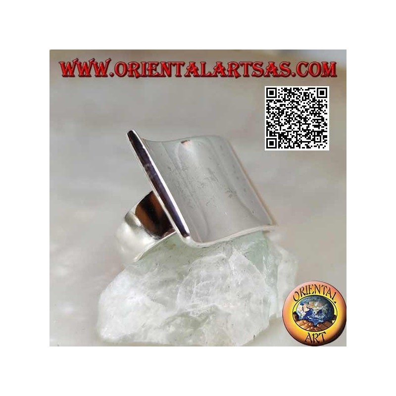 Silver band ring with wavy draped joint