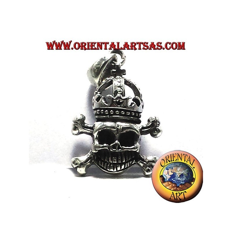 Colgante del cráneo con la corona de plata