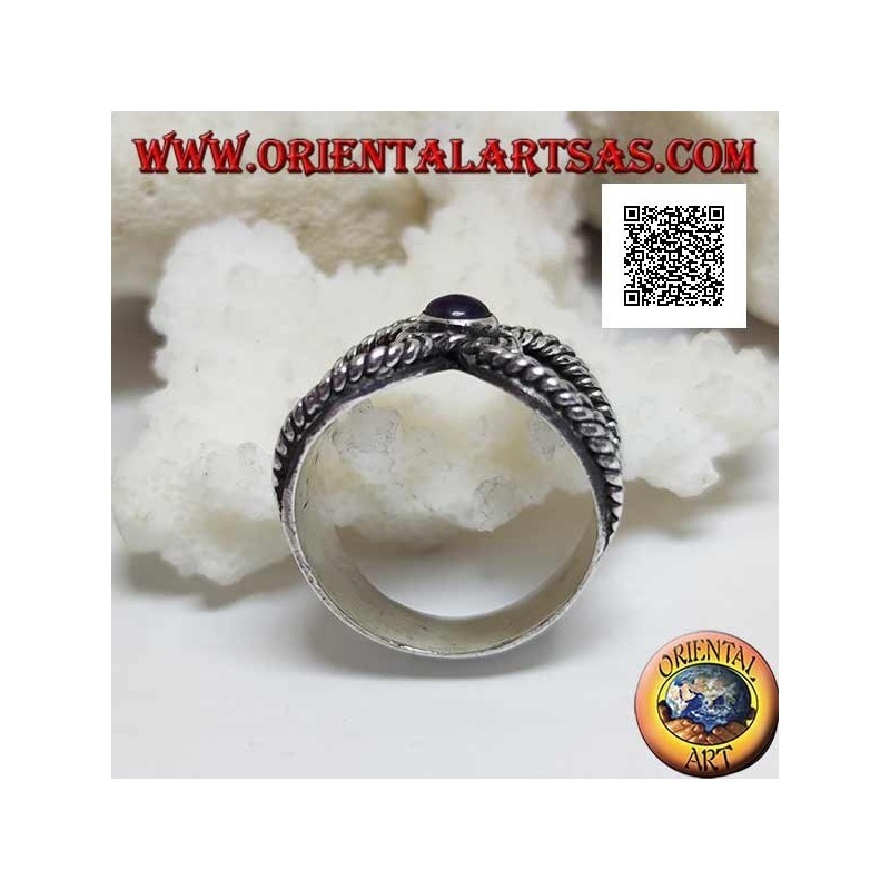 Anillo de banda ancha en plata con entretejido en los lados y amatista redonda para cerrar