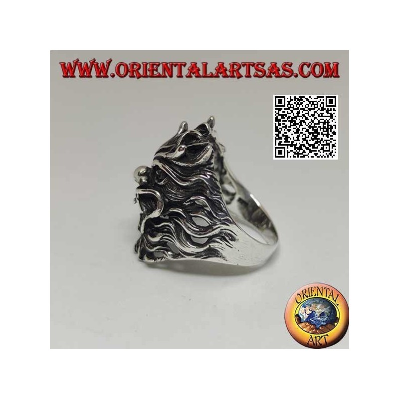 Anello in argento a forma di volto di un demone maligno