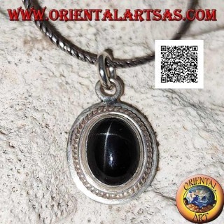 Ciondolo in argento con black star (Diopside) ovale a cabochon contornata da intreccio