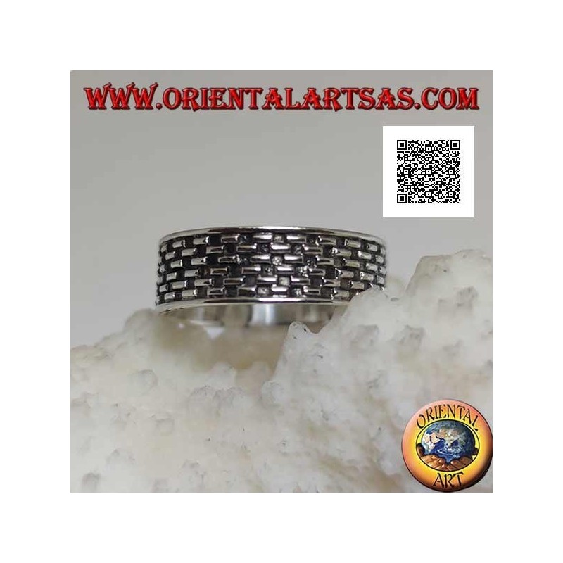 Bague en argent avec échiquier à décor en bas-relief