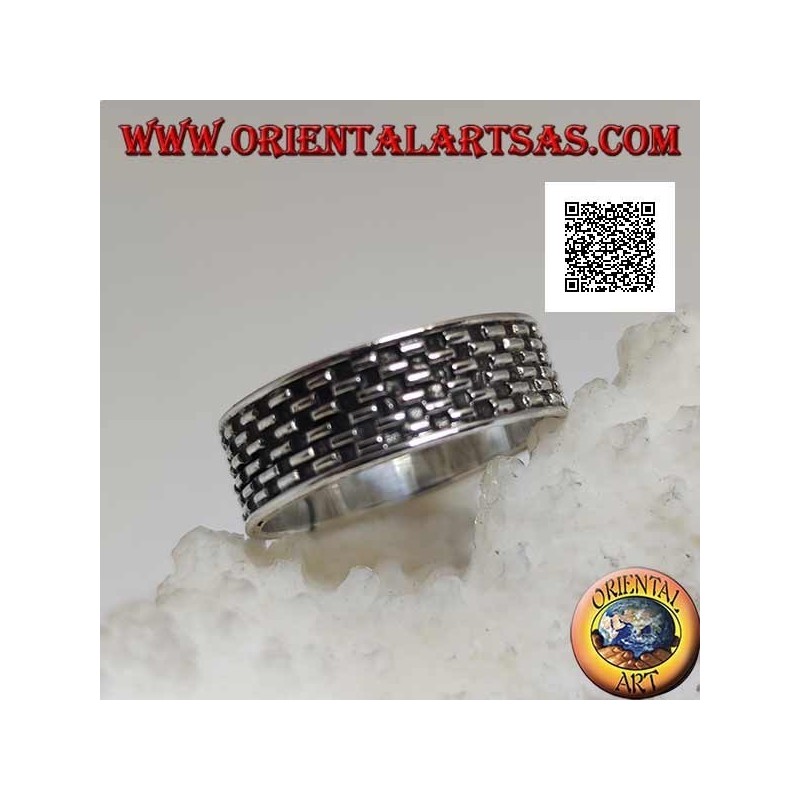 Bague en argent avec échiquier à décor en bas-relief