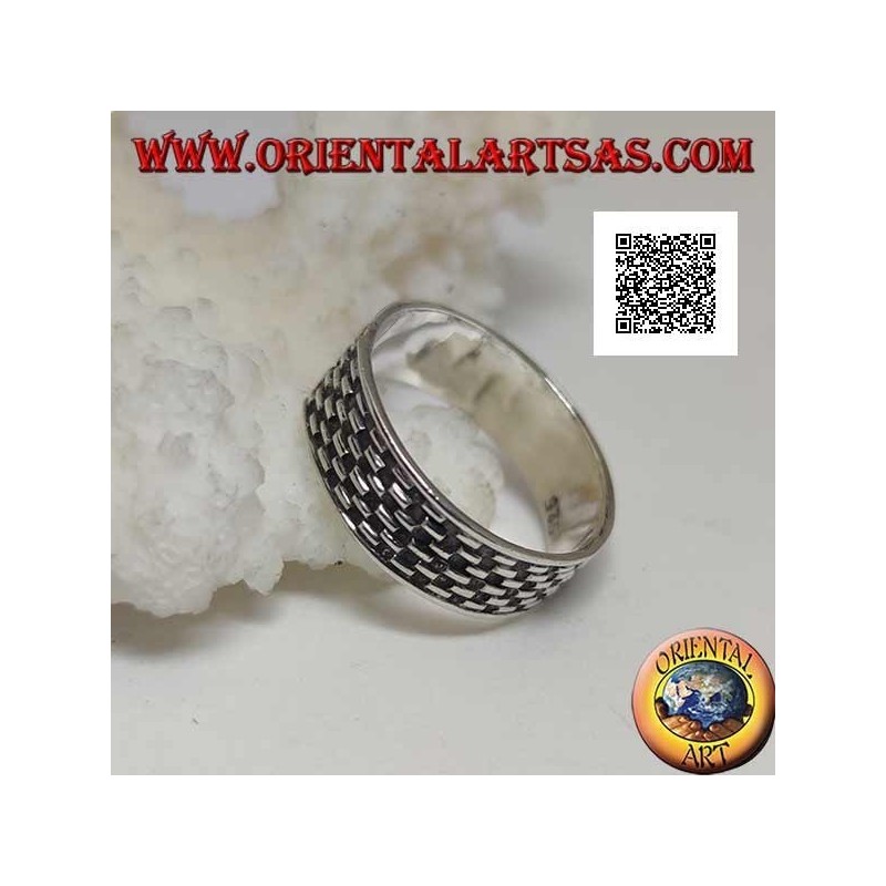Anillo de plata con tablero de ajedrez en bajorrelieve