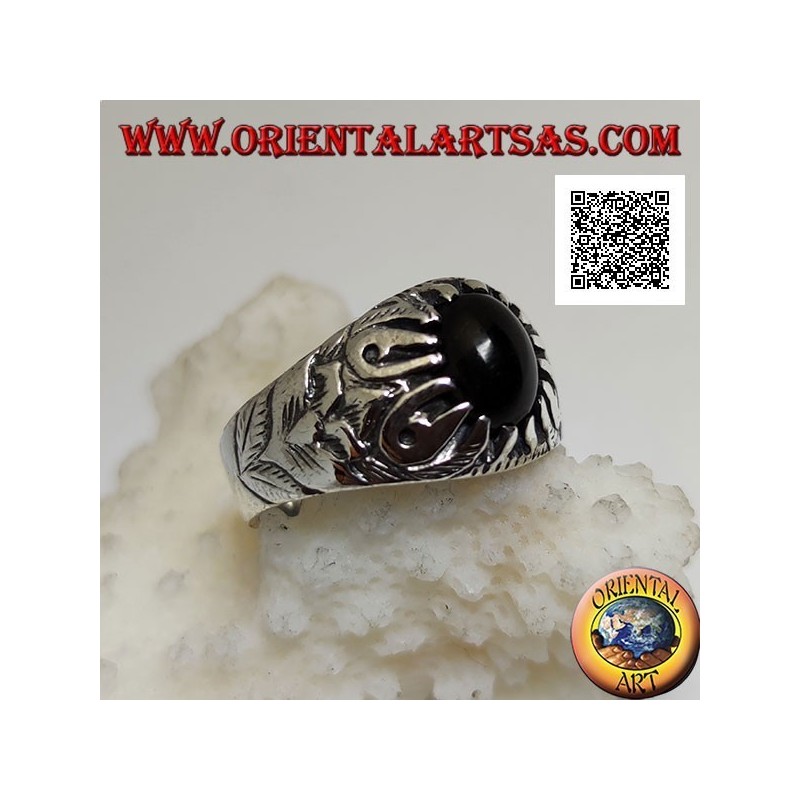 Silver ring with oval cabochon onyx set with claws and embossed floral decorations on the sides