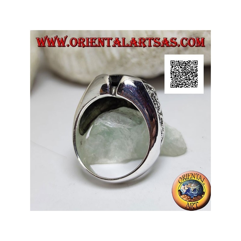 Silver ring with round onyx and motif in the triangle in bas-relief on the sides