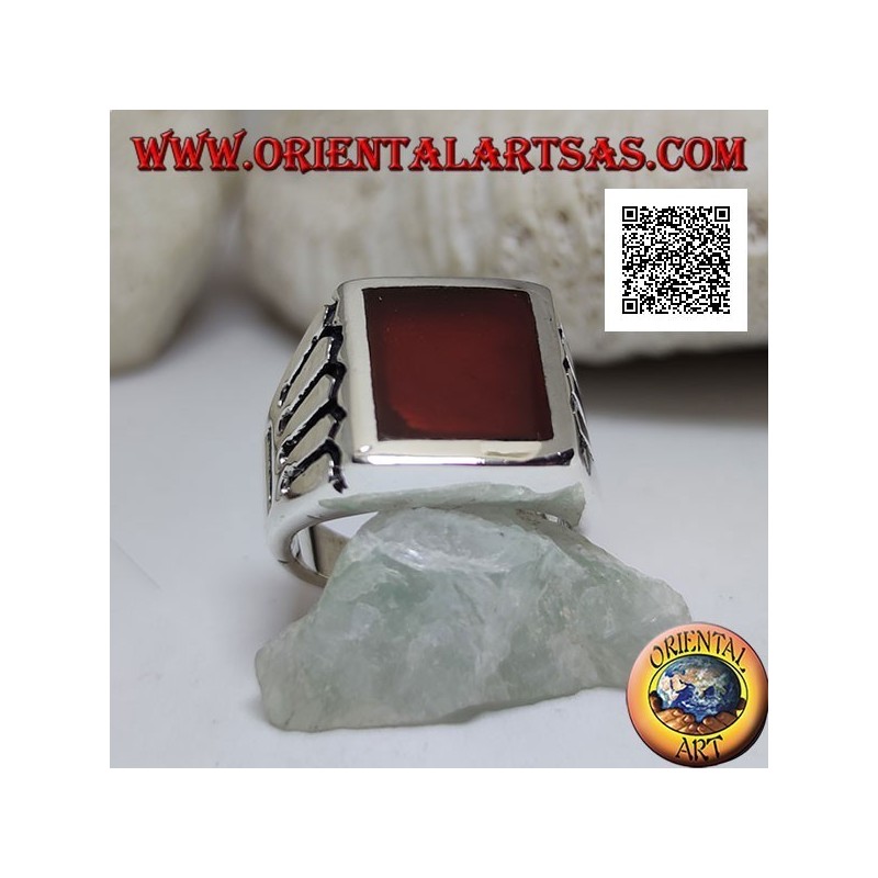 Silver ring with rectangular carnelian and 4 horizontal and 1 vertical lines engraved on the sides
