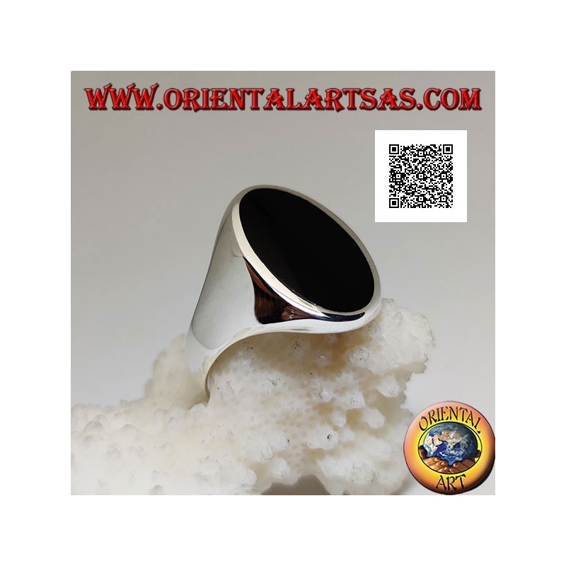 Anello in argento con onice ovale allungata a filo bordo su montatura liscia