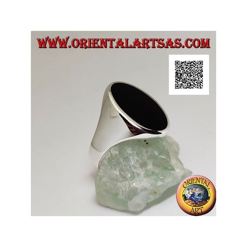 Anello in argento con onice ovale allungata a filo bordo su montatura liscia
