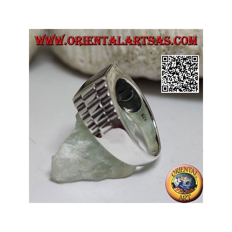 Anillo de plata con ónix cuadrado y enlace de reloj en los lados