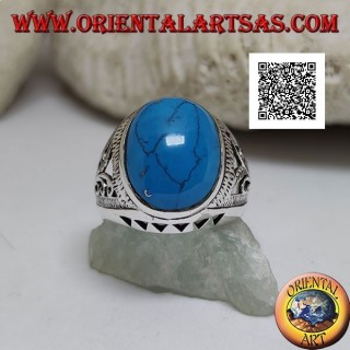 Bague en argent avec cabochon ovale turquoise et décor floral et triangulaire sur les côtés