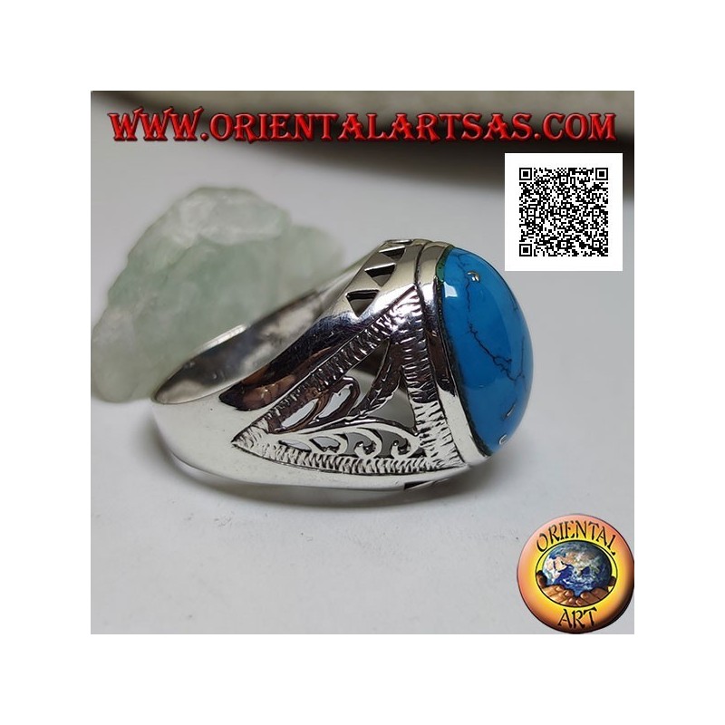 Anillo de plata con cabujón ovalado turquesa y decoración floral y triangular en los laterales