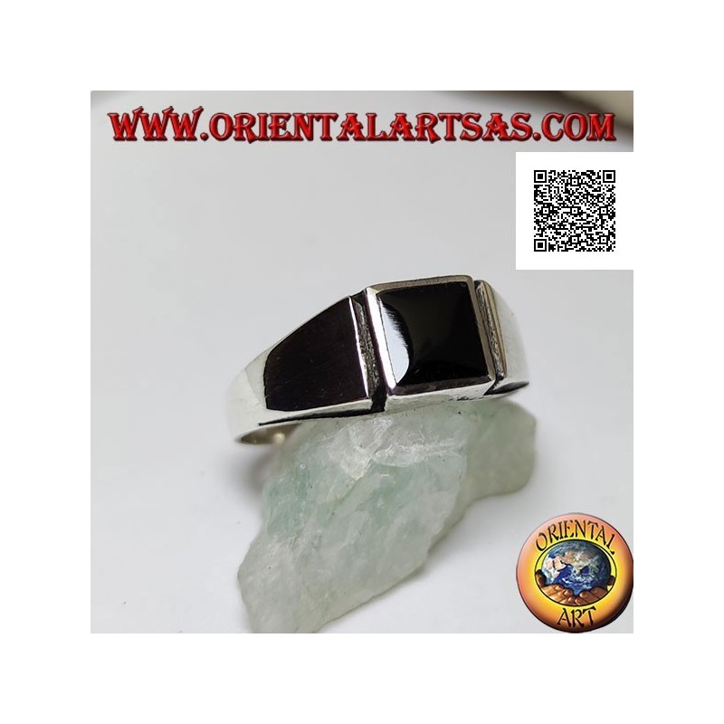 Anello in argento con onice quadrata a filo bordo e riga verticale incisa sui lati