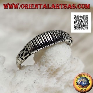Anillo de plata con una serpentina de estilo oriental y entretejidos