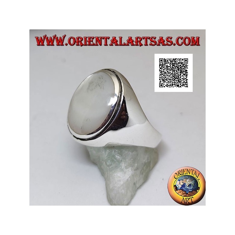 Anello in argento con madreperla ovale cabochon con bordo rialzato su montatura liscia