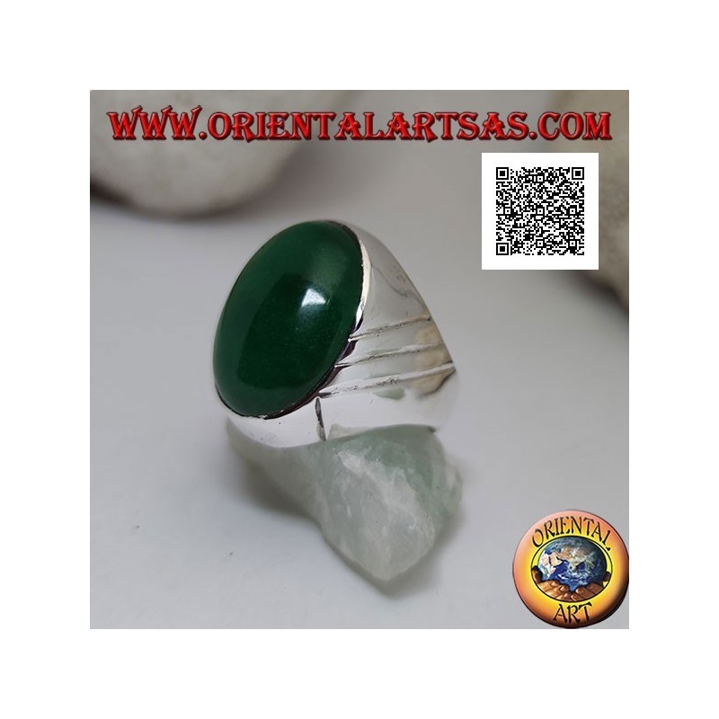 Anello in argento con agata verde ovale grande cabochon e tre linee oblique incise sui lati