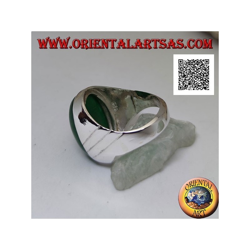 Bague en argent avec grand cabochon d'agate verte ovale et trois lignes obliques gravées sur les côtés