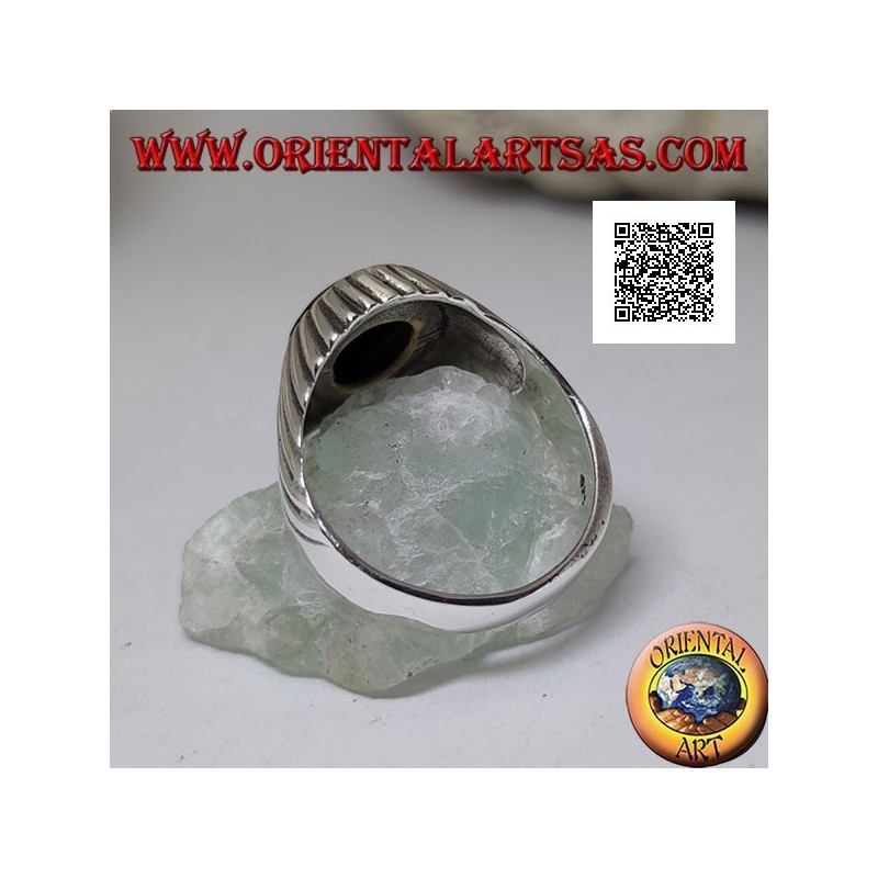 Bague en argent avec cabochon ovale onyx et lignes gravées en spirale hypnotique concentrique