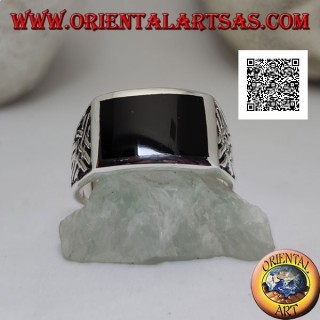 Silver ring with horizontal rectangular onyx and Celtic bas-relief weaves on the sides