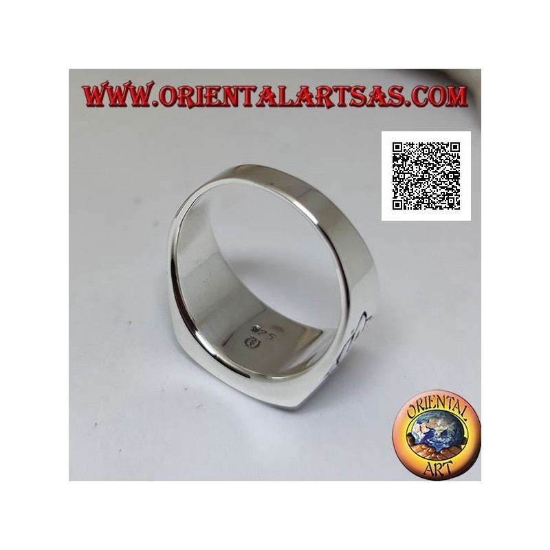 Bague en argent avec onyx rectangulaire horizontal et bas-relief celtique sur les côtés