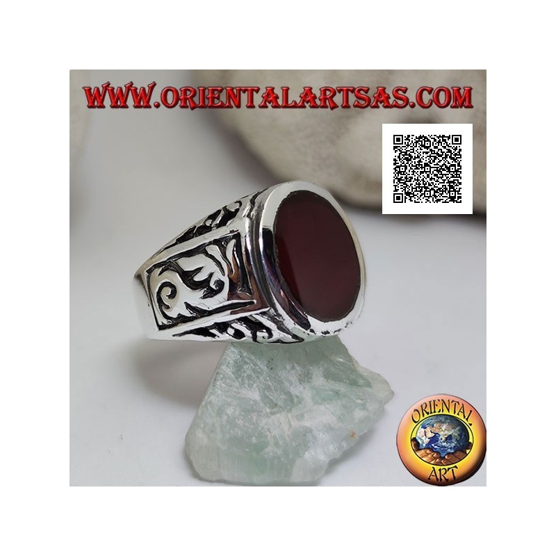 Silver ring with oval carnelian flush with the edge with gothic decorations in bas-relief on the sides