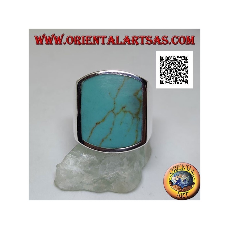 Bague en argent avec turquoise rectangulaire incurvée sur deux côtés au ras du bord sur un cadre lisse