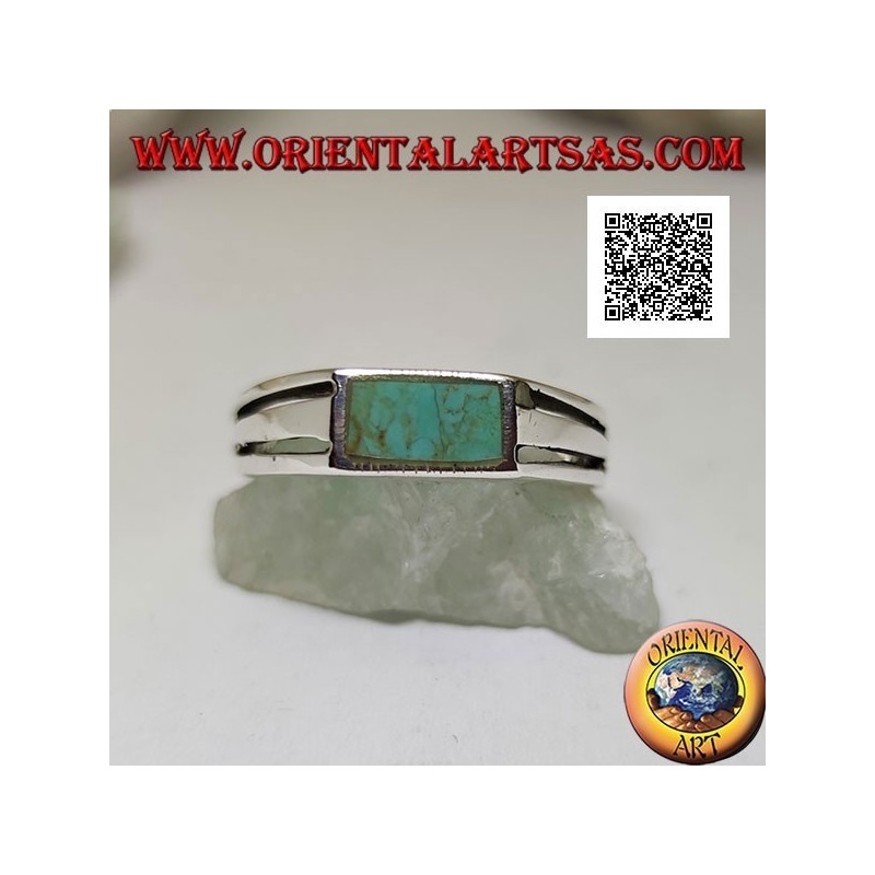 Anello in argento con turchese rettangolare a filo bordo e due linee orizzontali traforate sui lati