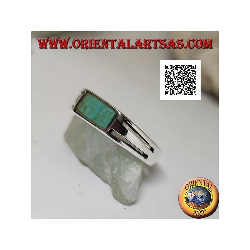 Anello in argento con turchese rettangolare a filo bordo e due linee orizzontali traforate sui lati