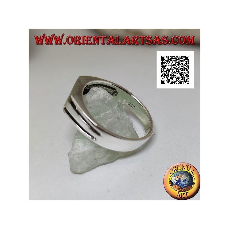 Anello in argento con turchese rettangolare a filo bordo e due linee orizzontali traforate sui lati