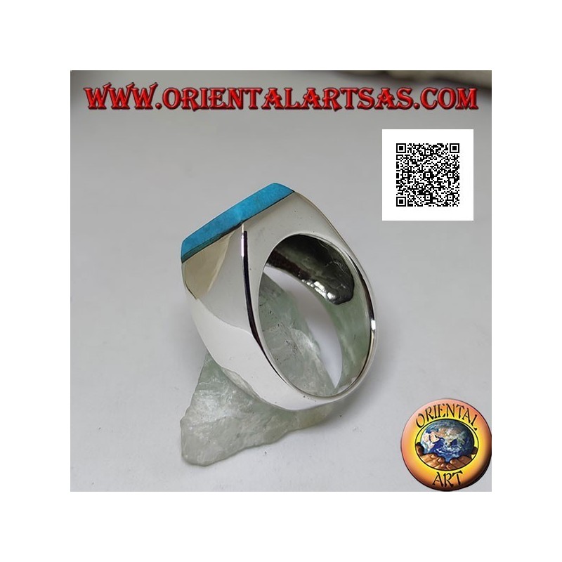 Bague en argent avec turquoise rectangulaire en relief sur monture lisse