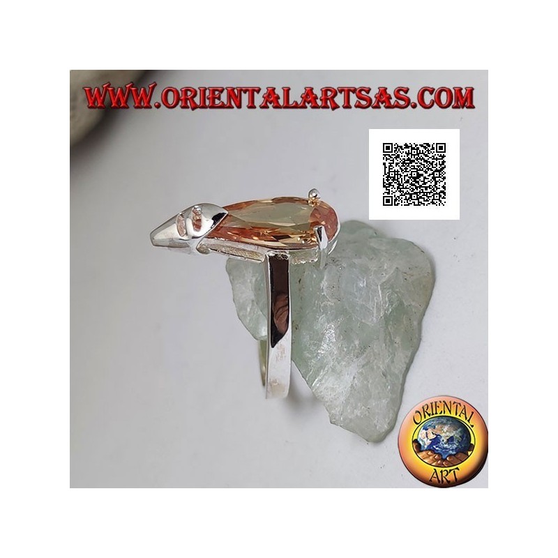 Anello in argento solitario con zircone champagne a goccia allungata incastonato