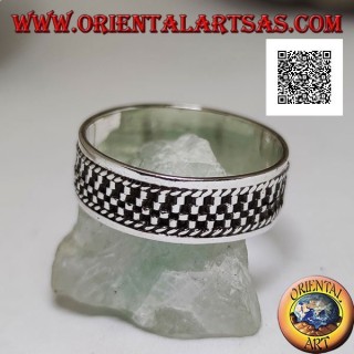 Bague en argent à décor de lignes verticales bas relief