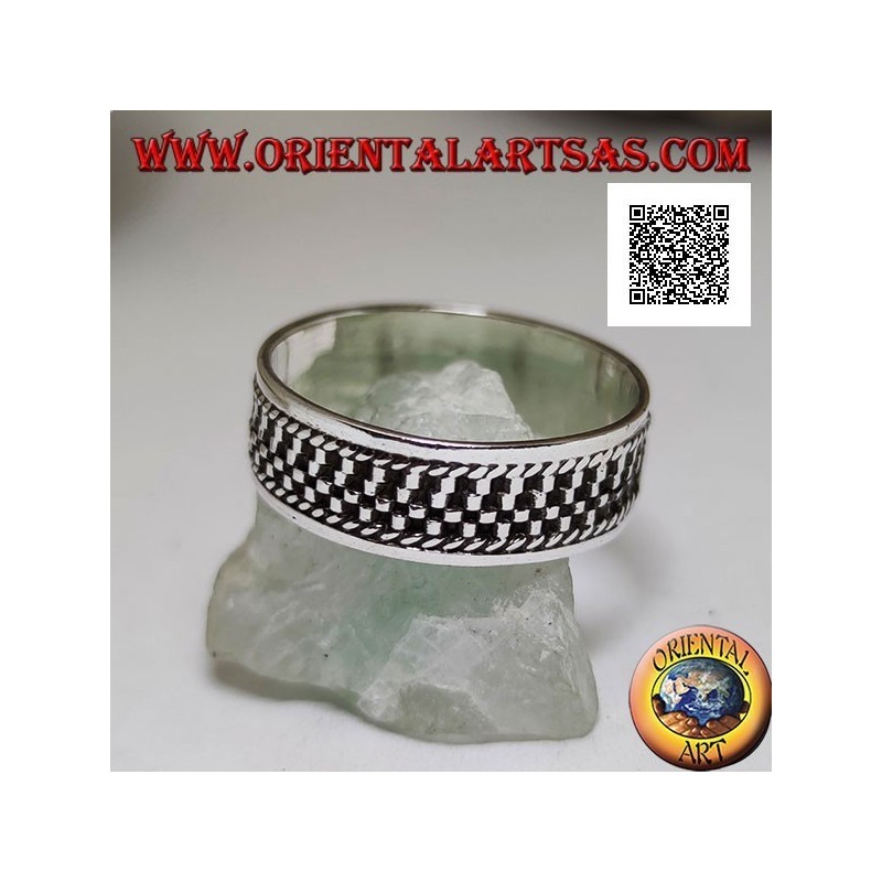 Silver ring with low relief vertical lines decoration
