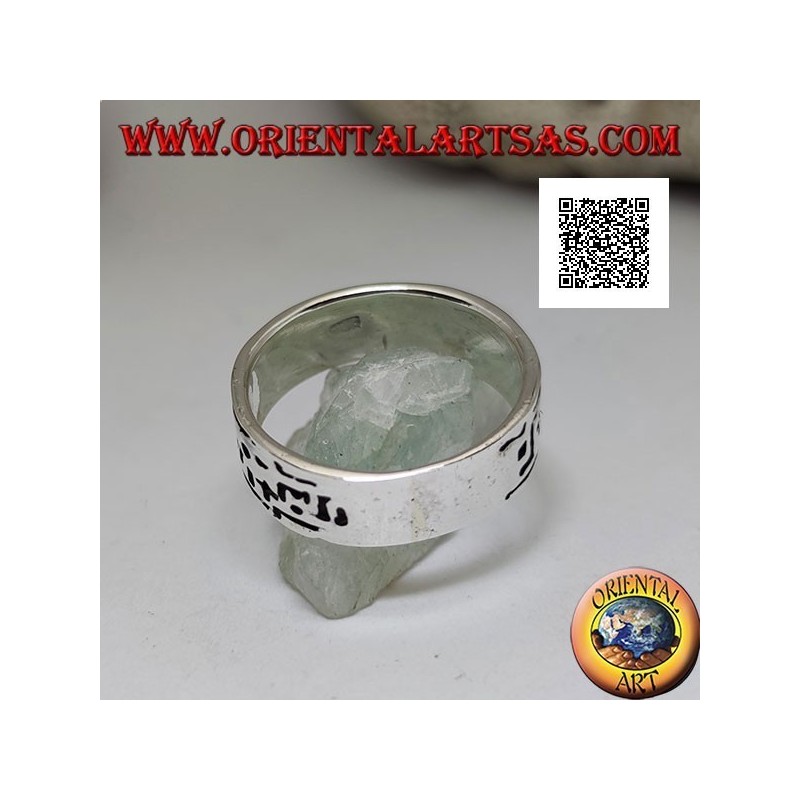 Schmalband-Silberring mit aufeinanderfolgenden Einschnitten geometrischer Formen