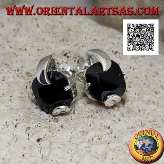 Orecchini in argento da lobo con zircone spinello quadrato incastonato da 2 ganci spessi e 2 sottili