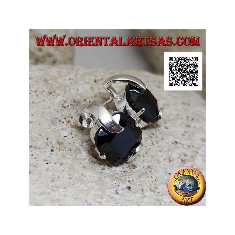 Boucles d'oreilles lobe en argent avec zircon spinelle carré sertis de 2 crochets épais et 2 fins