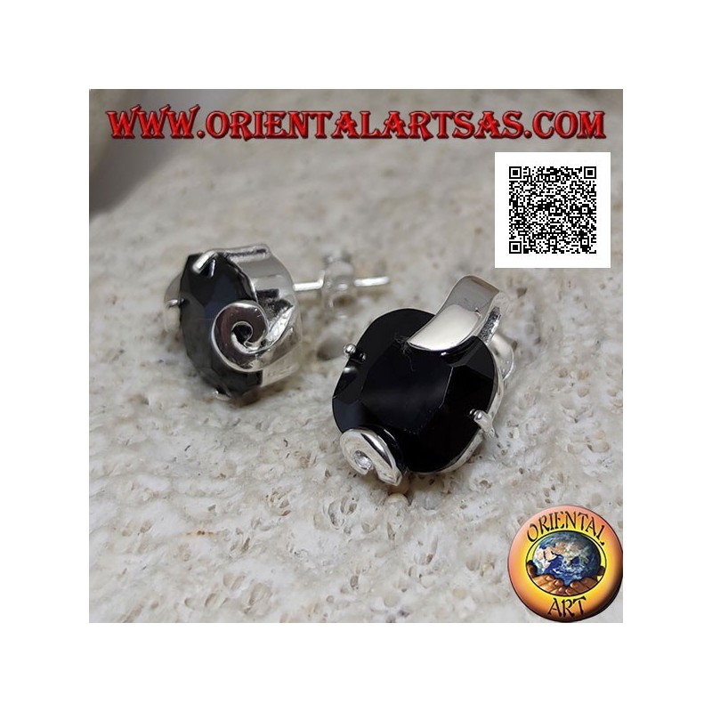 Orecchini in argento da lobo con zircone spinello quadrato incastonato da 2 ganci spessi e 2 sottili