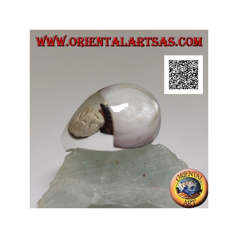 Silver ring with rounded rectangular mother-of-pearl on a smooth setting