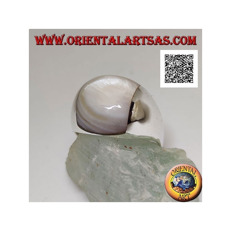 Silver ring with rounded rectangular mother-of-pearl on a smooth setting