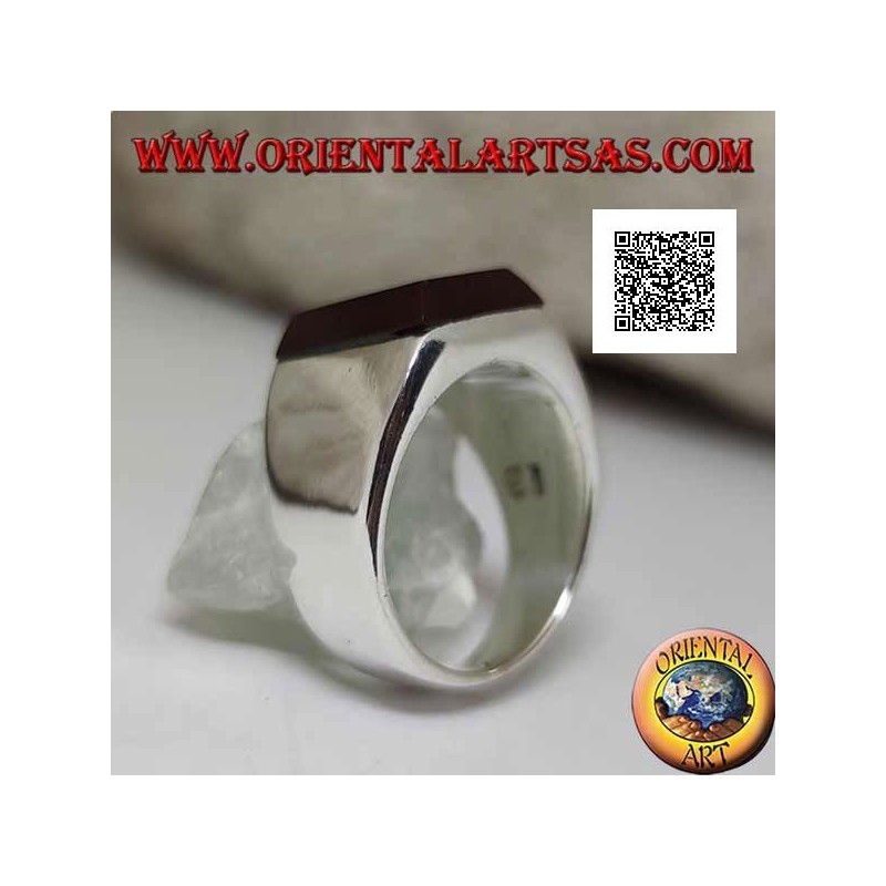 Anillo de plata con cornalina rectangular superpuesta sobre un engaste liso