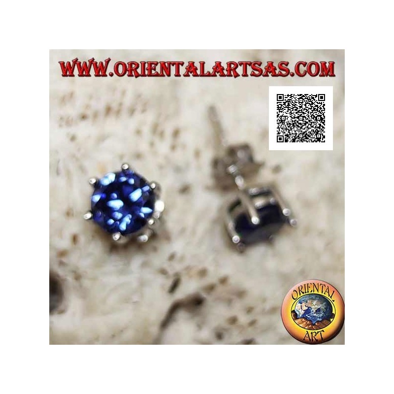 Silver lobe earrings with round synthetic sapphire set with six clips