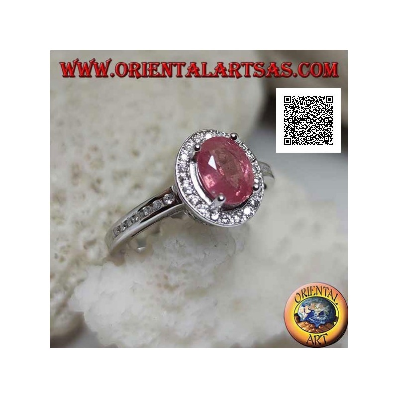 Anello in argento con rubino naturale ovale incastonato con zirconi bianchi intorno e sul lato