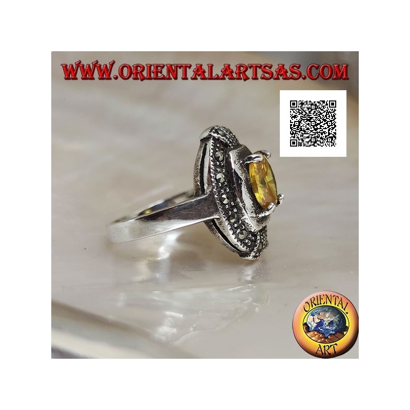 Anello in argento ellittico con topazio giallo ovale incastonato e marcassite