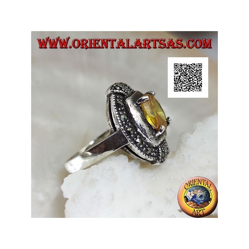 Anello in argento ellittico con topazio giallo ovale incastonato e marcassite